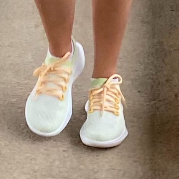 ALLBIRDS Tree Dasher / Gaia (White Sole) / Size 6 - Picture 4 of 6